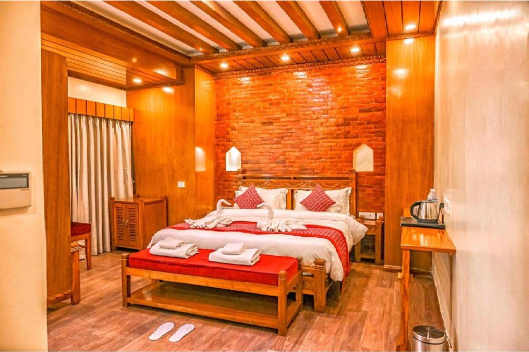 Surya Heritage Hotel Катманду Экстерьер фото