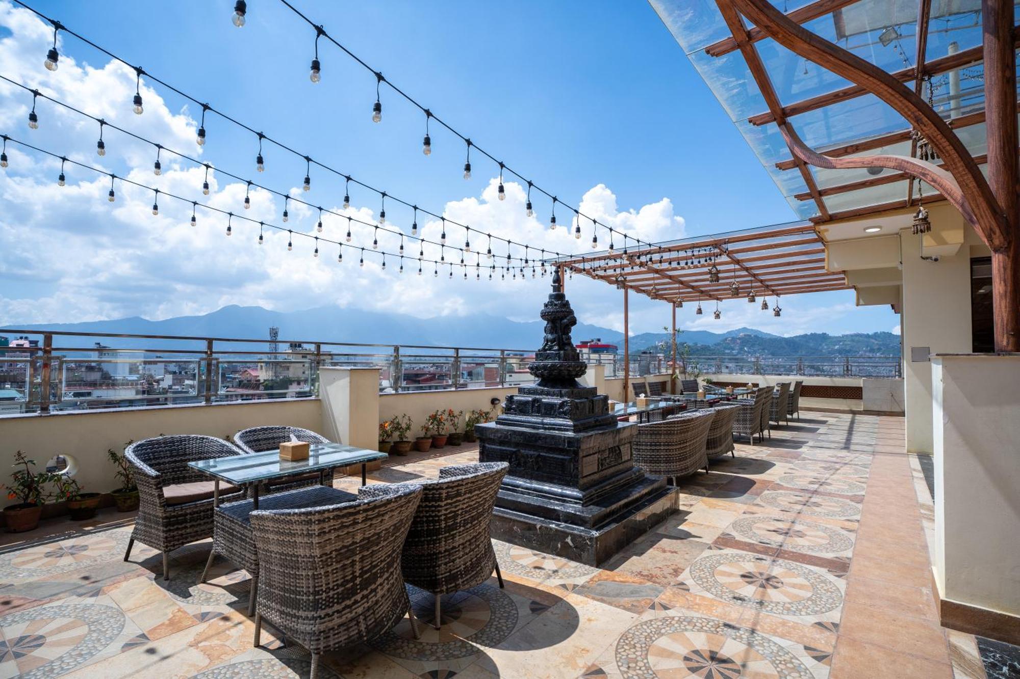 Surya Heritage Hotel Катманду Экстерьер фото