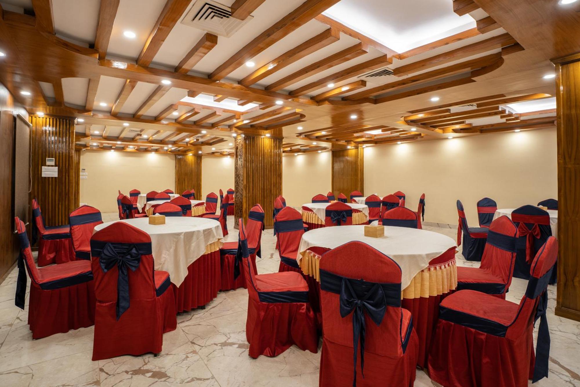 Surya Heritage Hotel Катманду Экстерьер фото