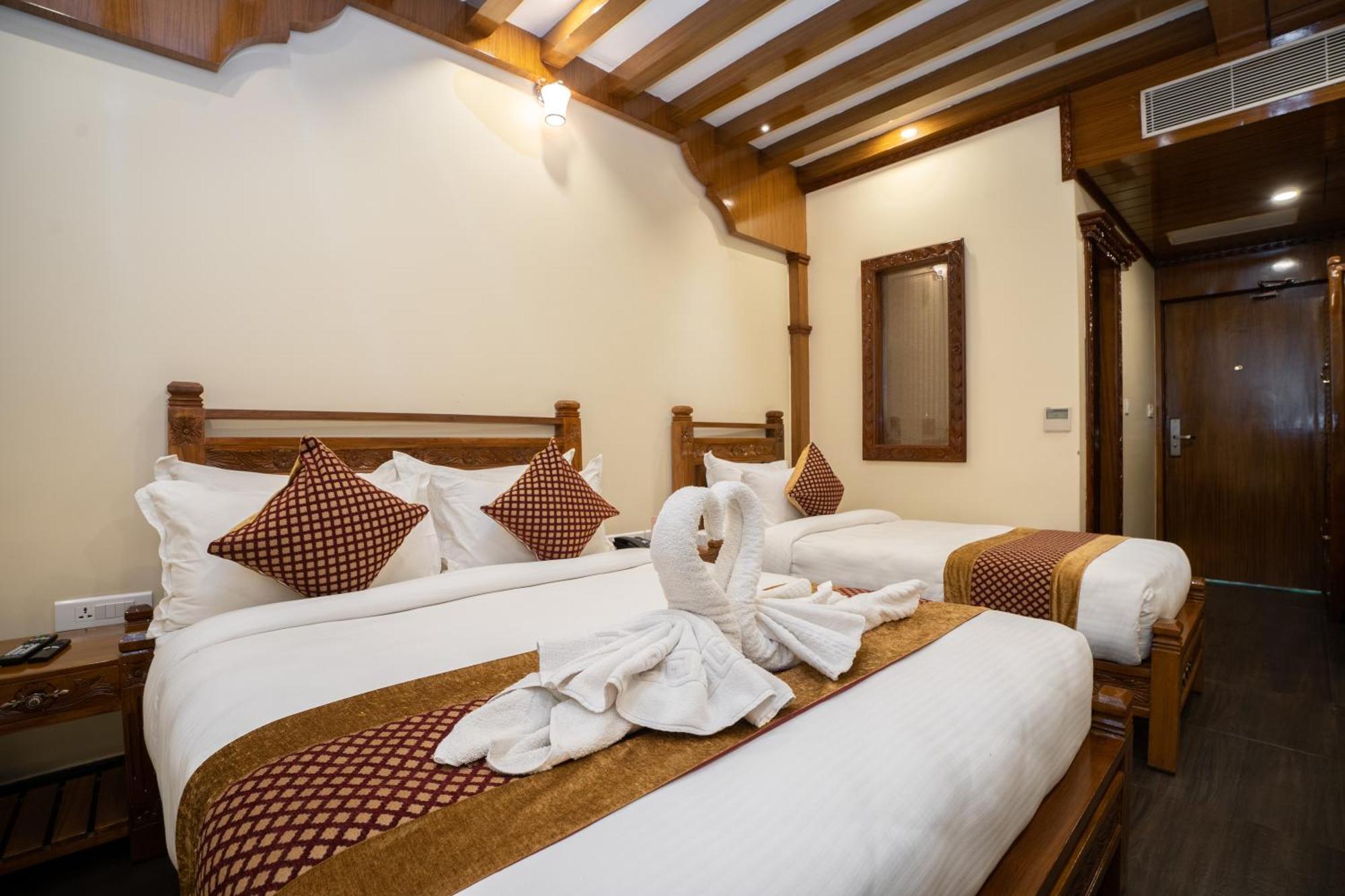 Surya Heritage Hotel Катманду Экстерьер фото