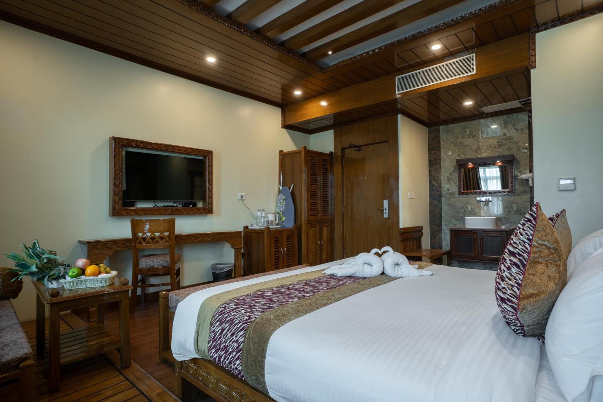 Surya Heritage Hotel Катманду Экстерьер фото