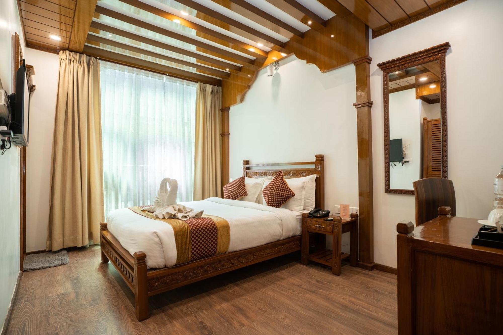 Surya Heritage Hotel Катманду Экстерьер фото