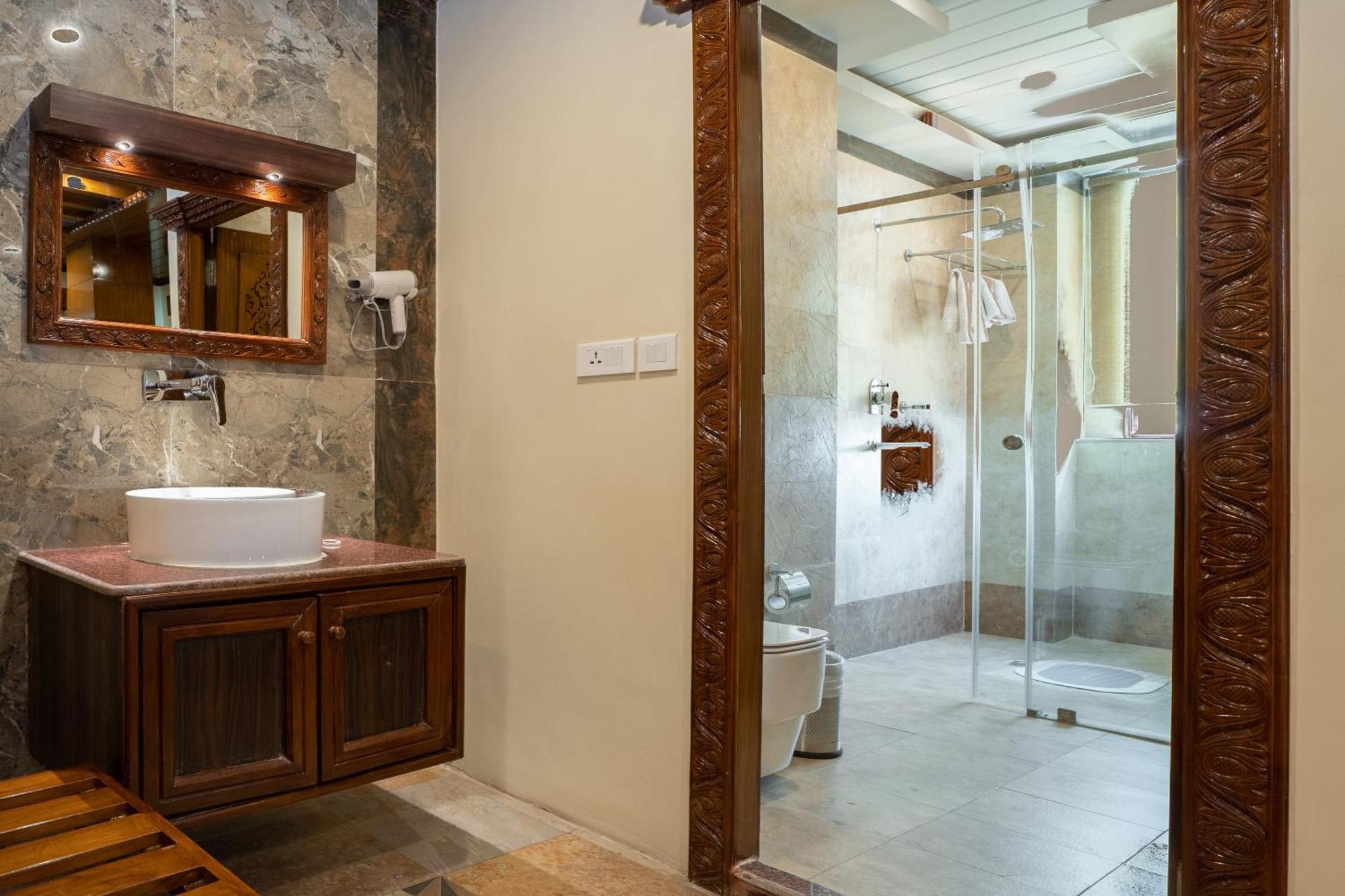 Surya Heritage Hotel Катманду Экстерьер фото